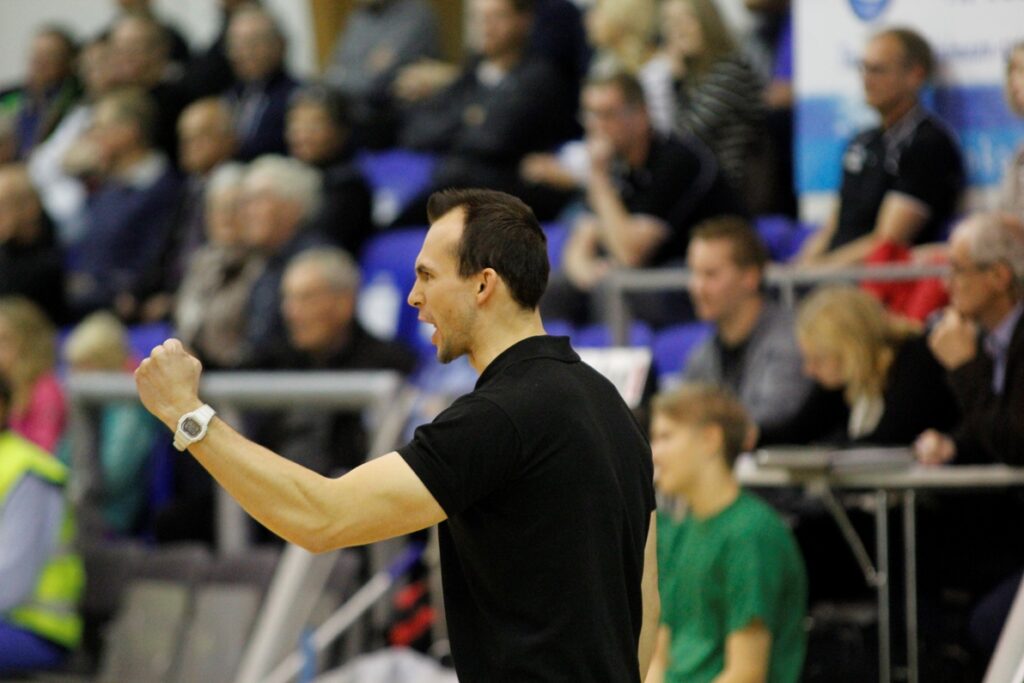 LEKA heilahti liigakärkeen