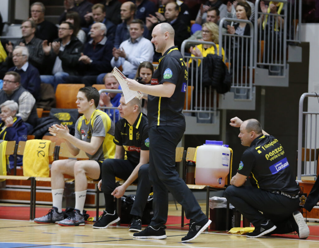 Hurrikaani voitti uudessa komennossa