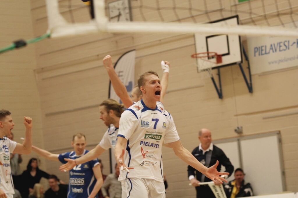 Sampo tasoitti puolivälieräsarjan