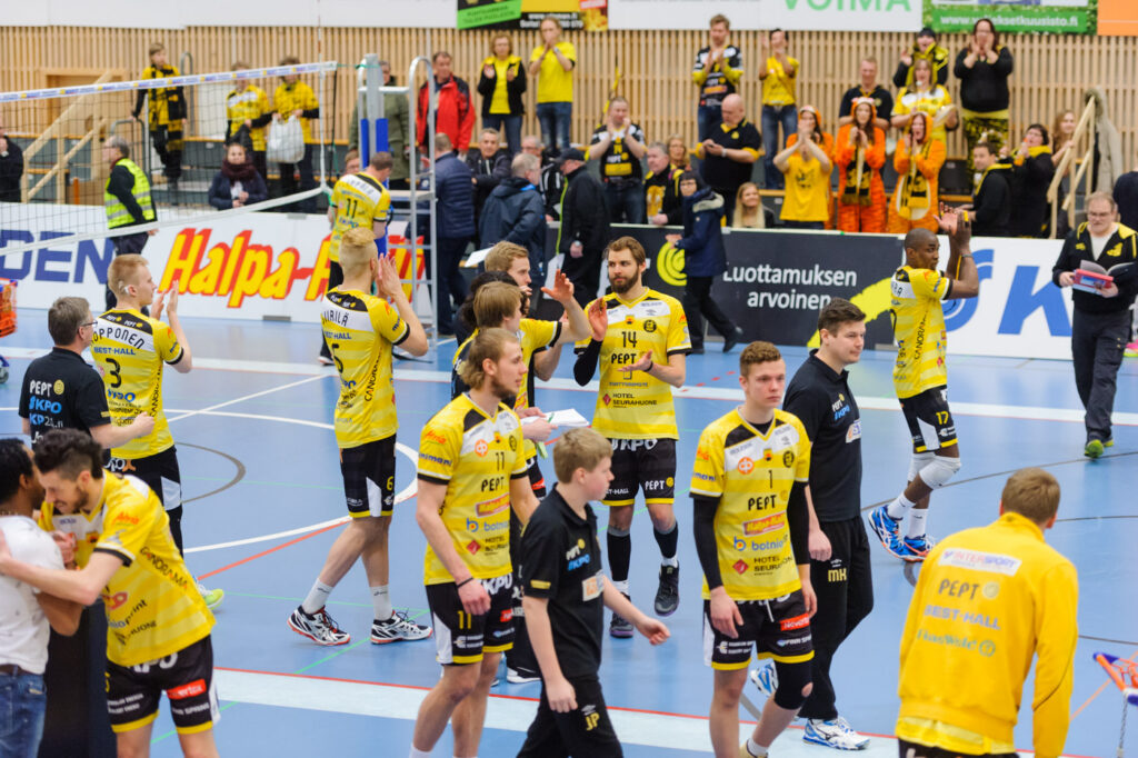 Kärkikaksikko puhtaasti välieriin