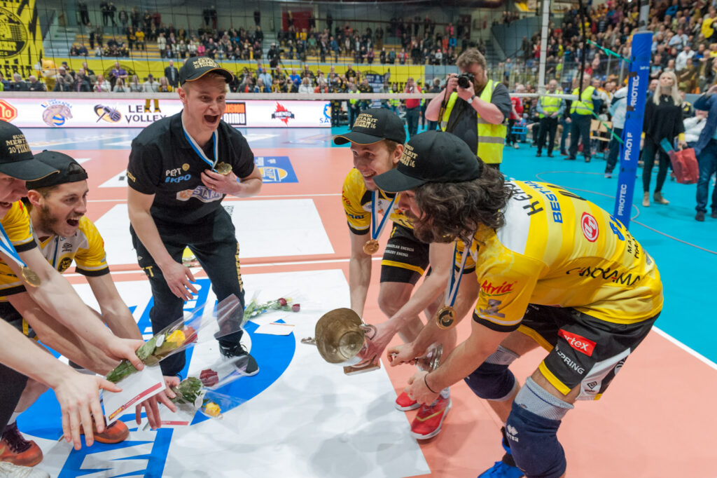 Tiikereille kolmas kulta