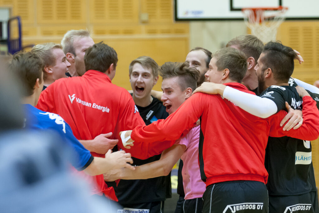 Mahti ja Akaa-Volley kiusasivat liigajoukkueita Cupissa