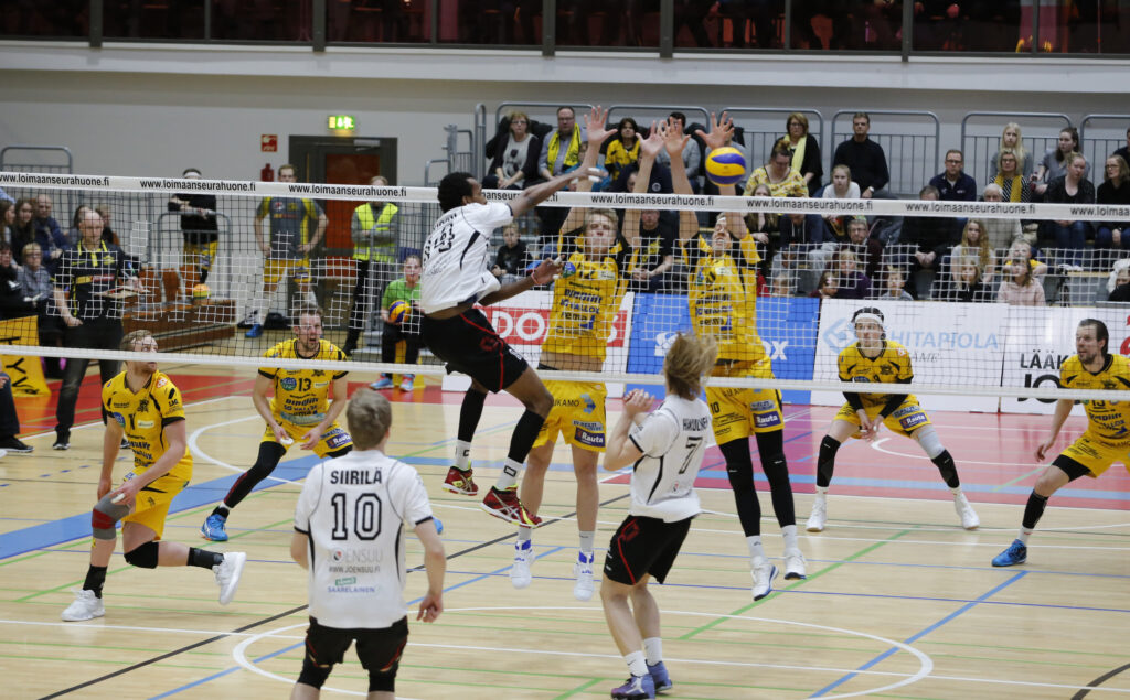Liiga-Riento piinasi Hurrikaania loppuun asti