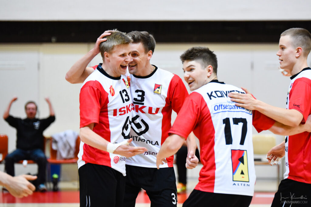 Isku lamautti vuorostaan Hurrikaanin