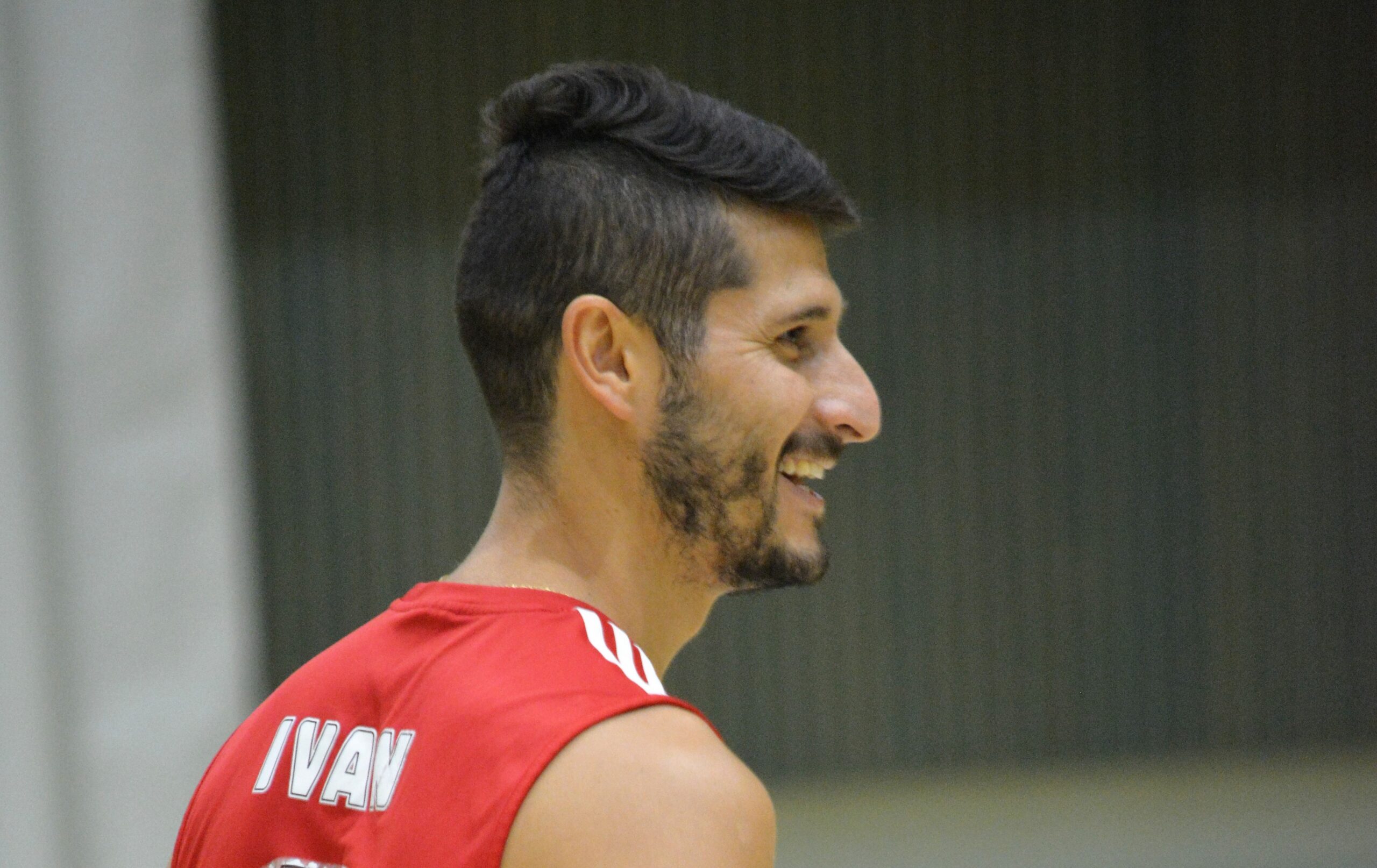 Ivan Walter Akaa-Volleyn yleispelaajaksi