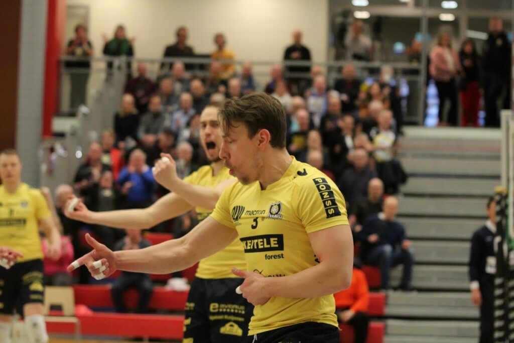 Sampo Volley tarrasi mitaleihin