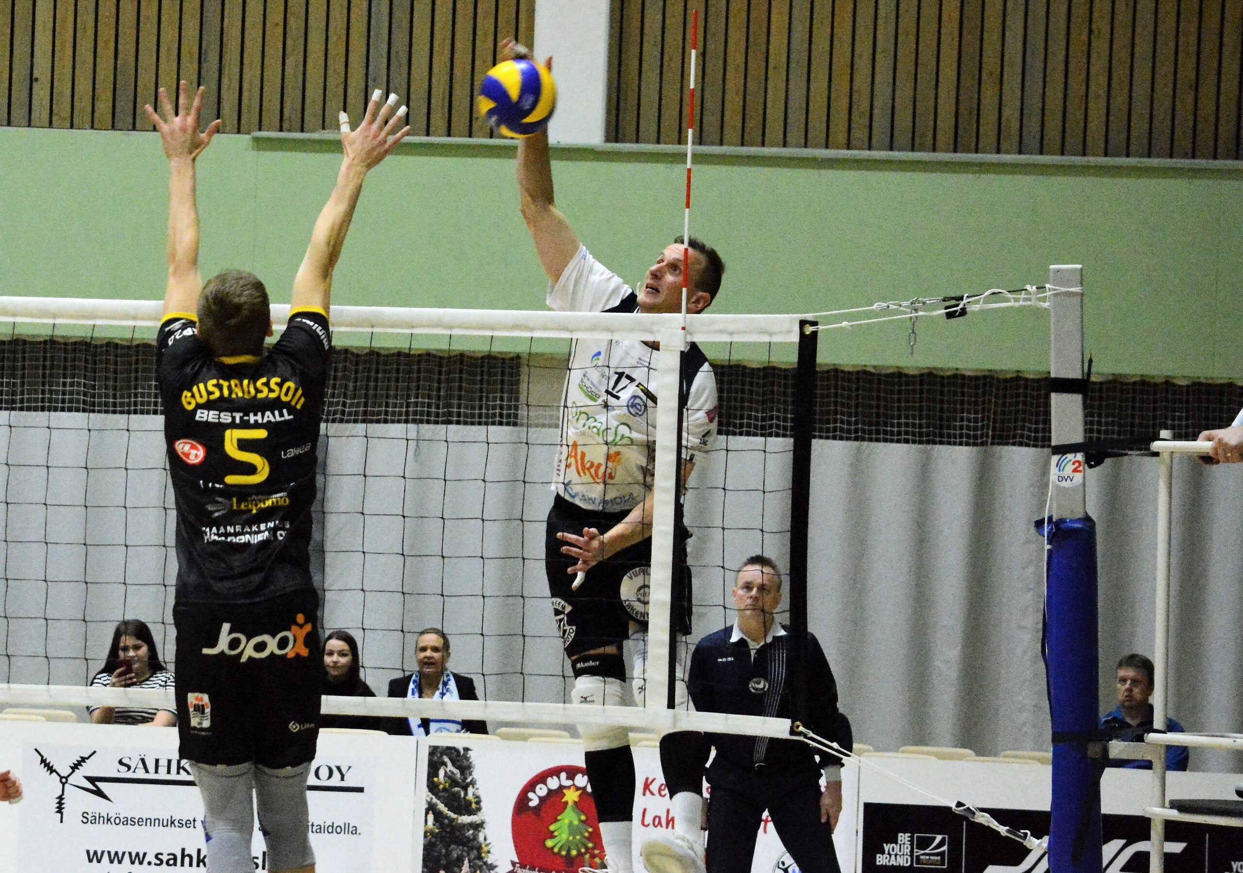 Akaa-Volleylle kova kolmikko