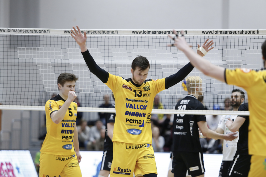 Hurrikaani vei viisieräisen välierien avauksen