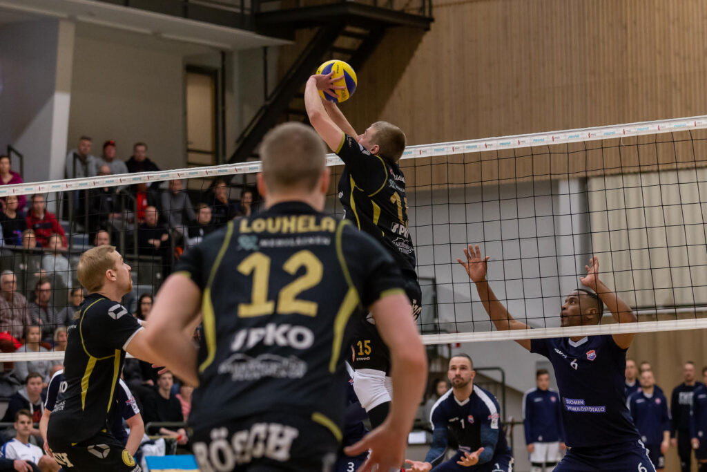 Kuopion naiset ja Joensuun miehet palaamassa lentopallon liigakartalle