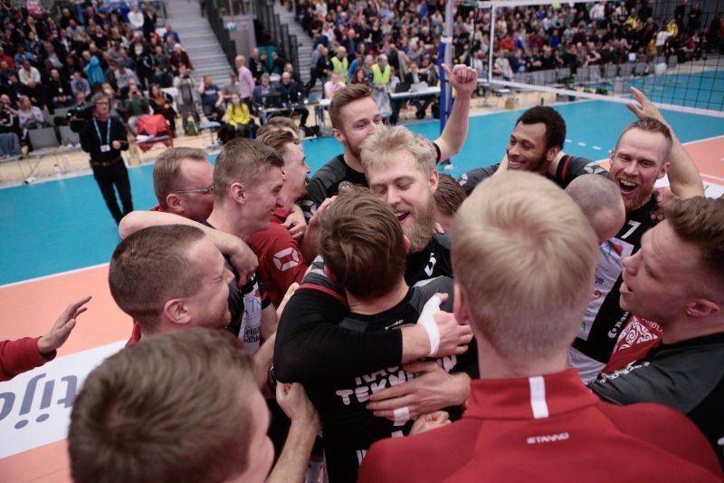 Kokkonen ja Esko kauden liigapelaajat - Hakkarainen paras liigatuomari