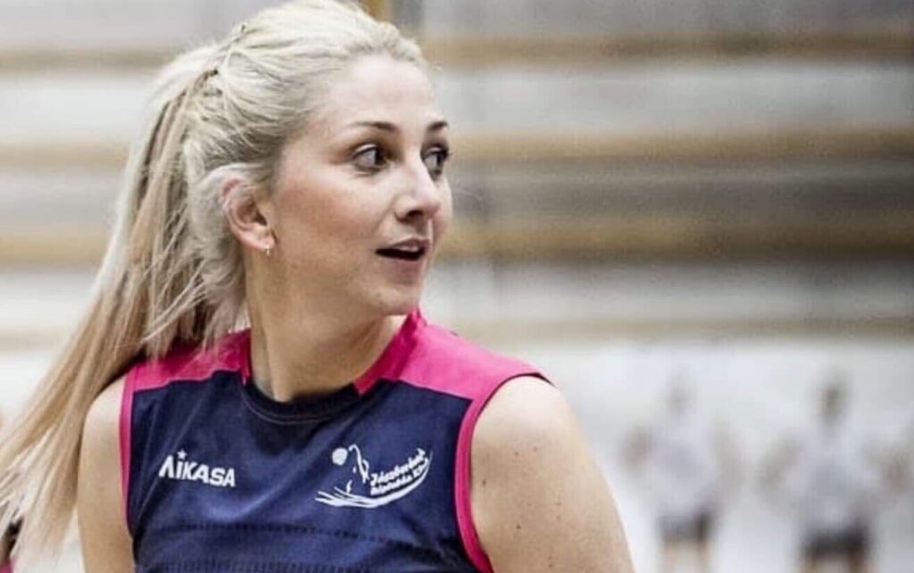 Serbialainen Aleksandra Cveticanin LP-Vampulan riveihin