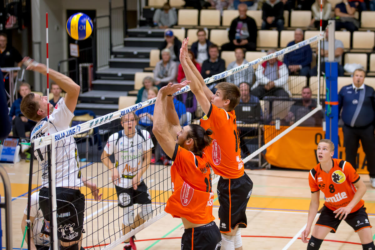 Akaa-Volley otti historiallisen voiton Raisiosta - Hurrikaani ja Savo Volley kotivoittoihin