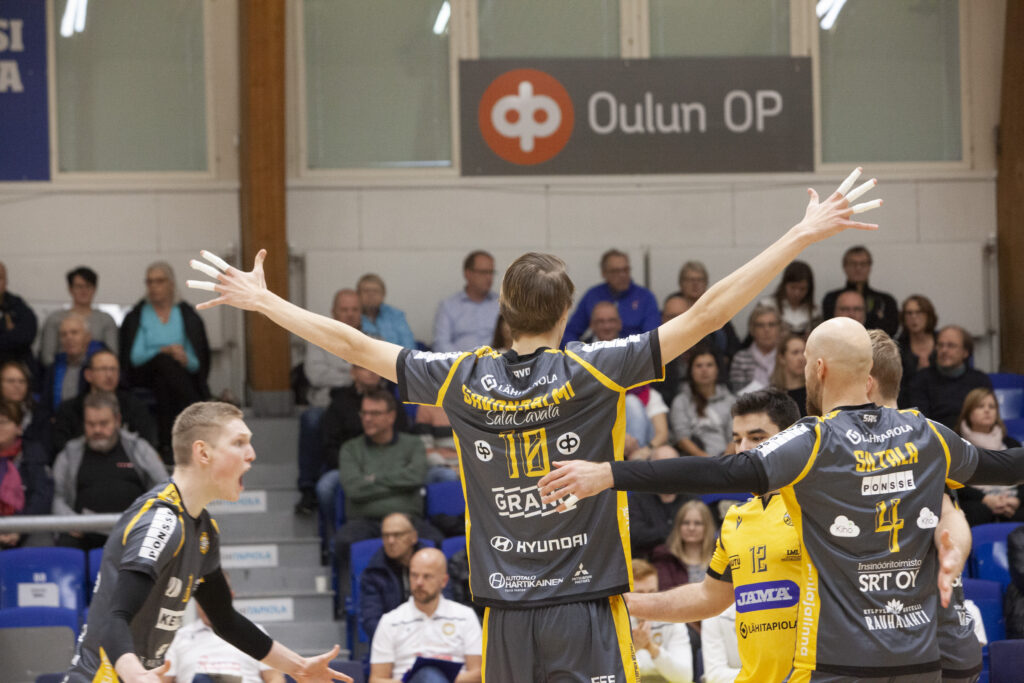 Hurrikaani ja Savo Volley vierasvoittoihin