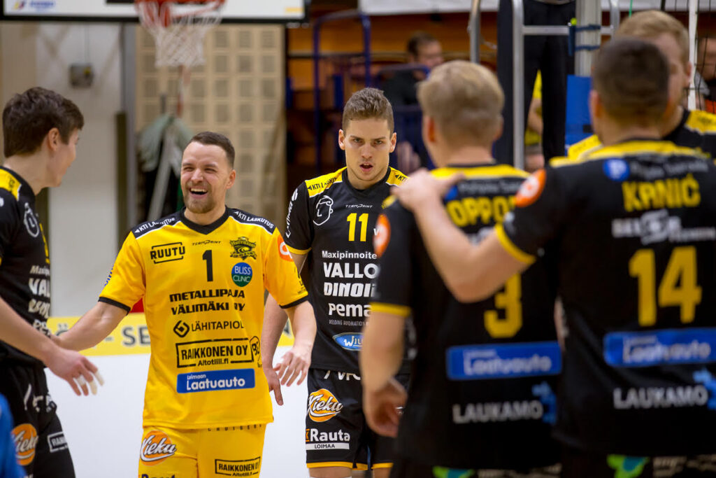Hurrikaanin peruspeli jauhoi voiton Loimusta