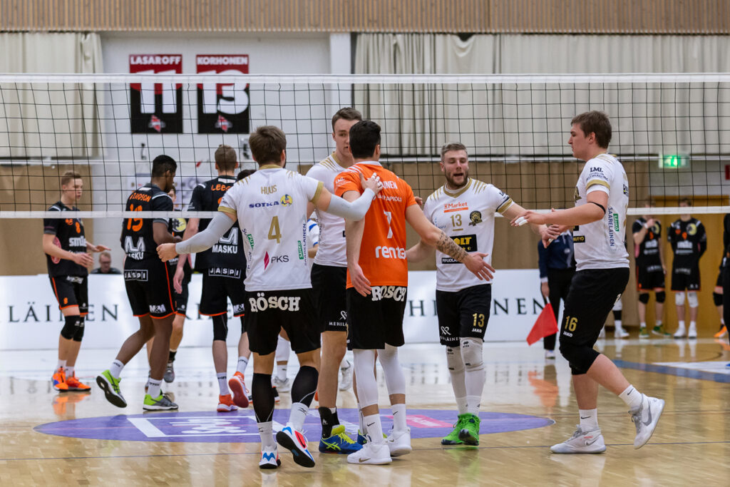 Joensuussa kotijoukkueella kolmen pisteen ilta