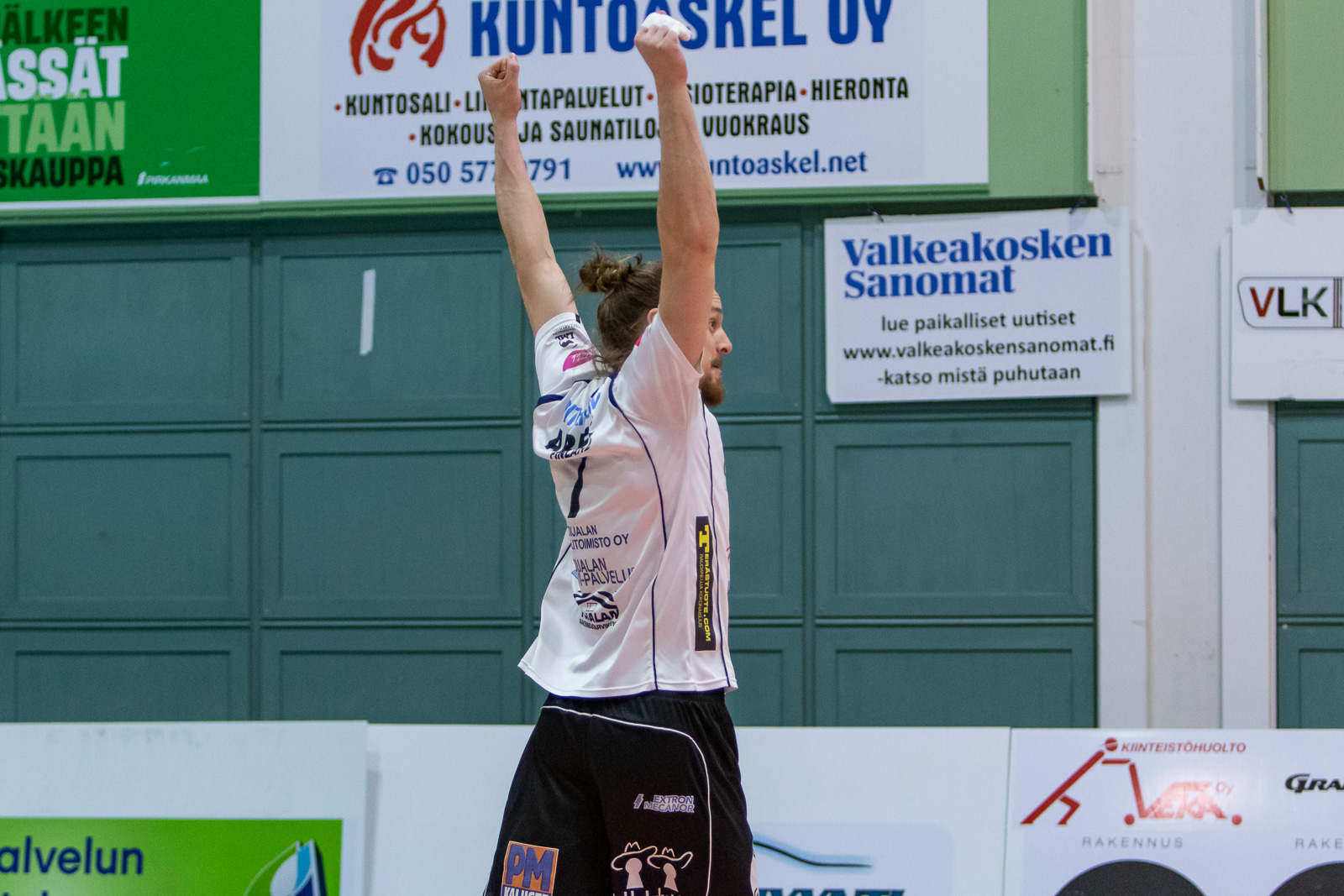 Akaa-Volley murskaavasti avausvoittonsa Hurrikaanista - Tiikerit vei viisieräisen Loimulta