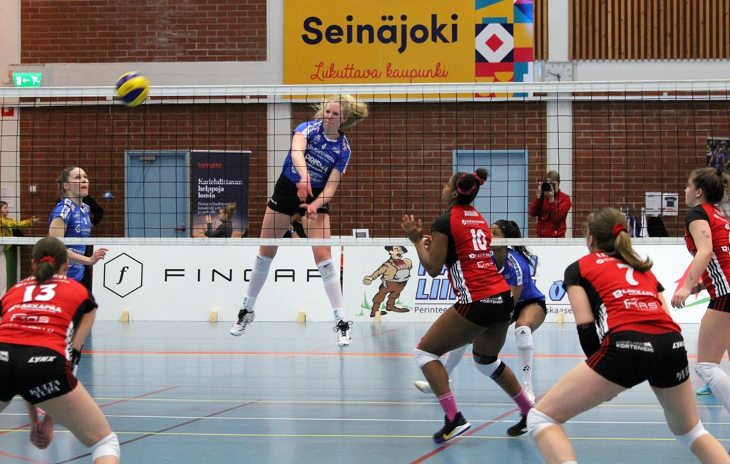 JymyVolley saalisti tärkeät pisteet WoVo:lta