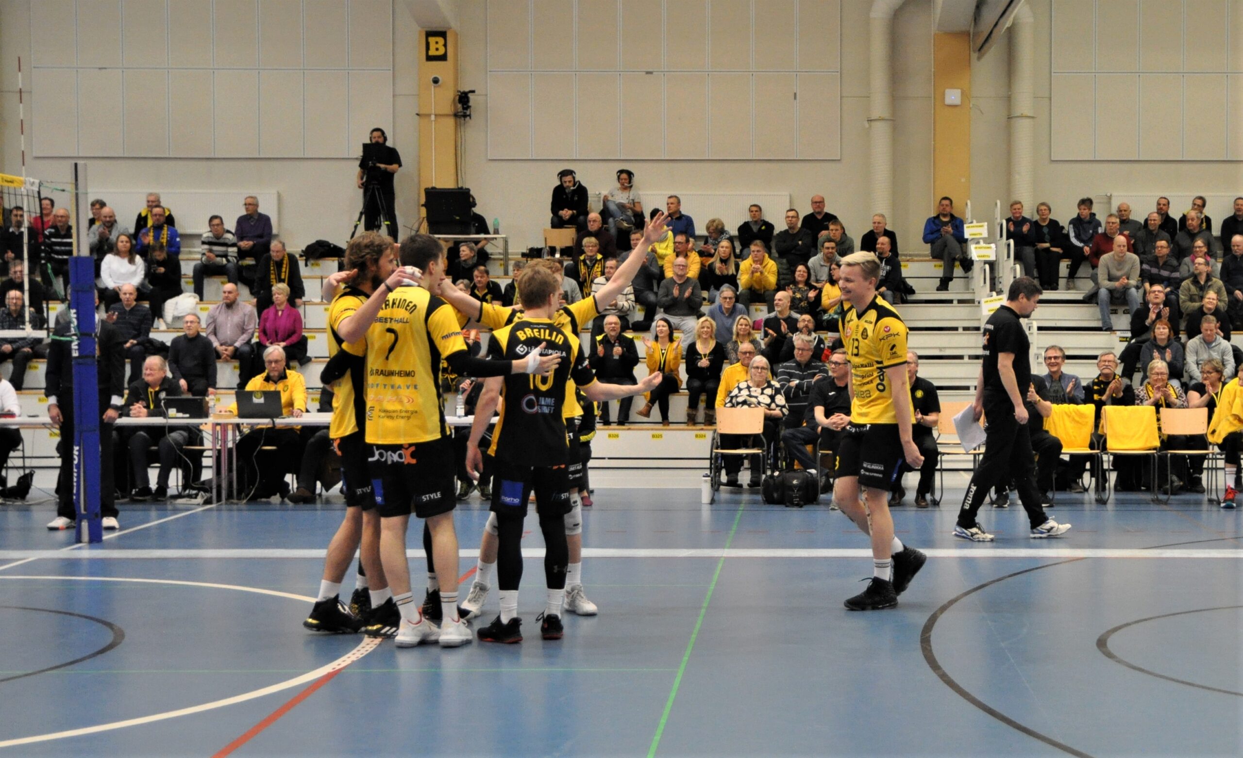 Akaa-Volley murskaavasti avausvoittonsa Hurrikaanista - Tiikerit vei viisieräisen Loimulta