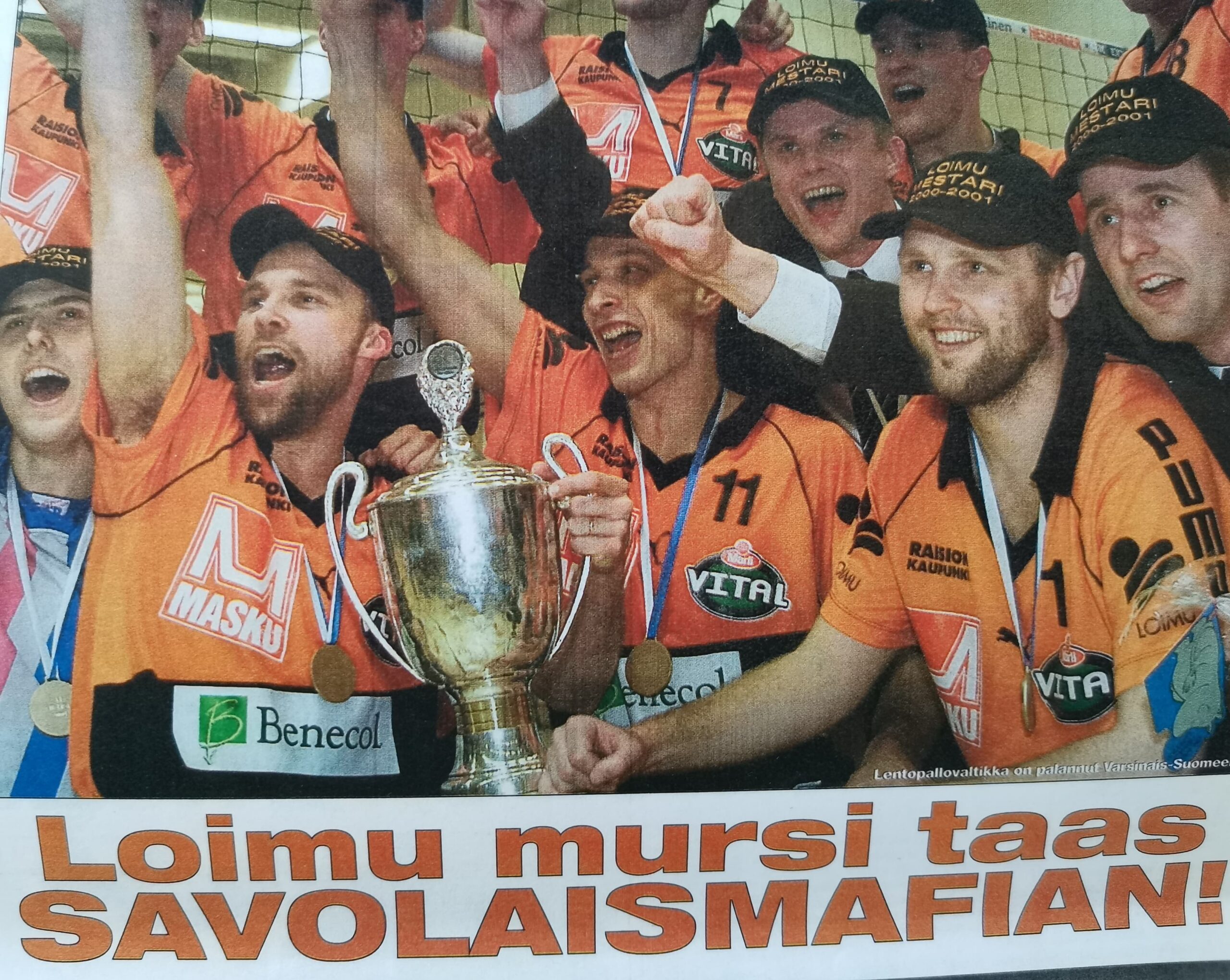 2000-2001: Oranssi leimahdus savolaisjuhlien jälkeen