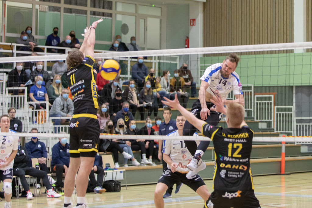 Akaa-Volley liian vahva Tiikereille kotisalissaan