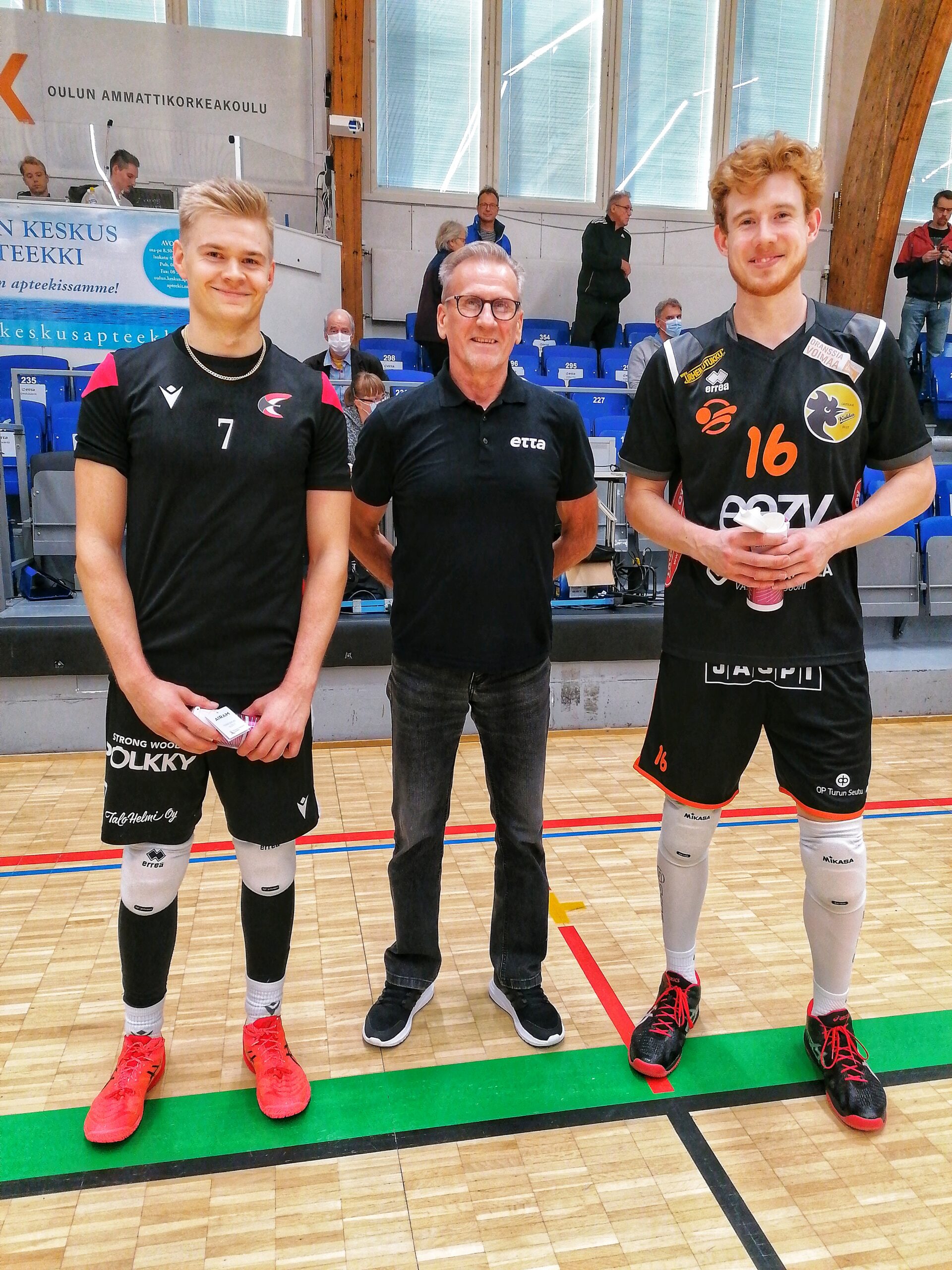 Etta ja Akaa Volley vakuuttivat avauksissaan - Hurrikaani viisieräisen voittoon Vantaalla