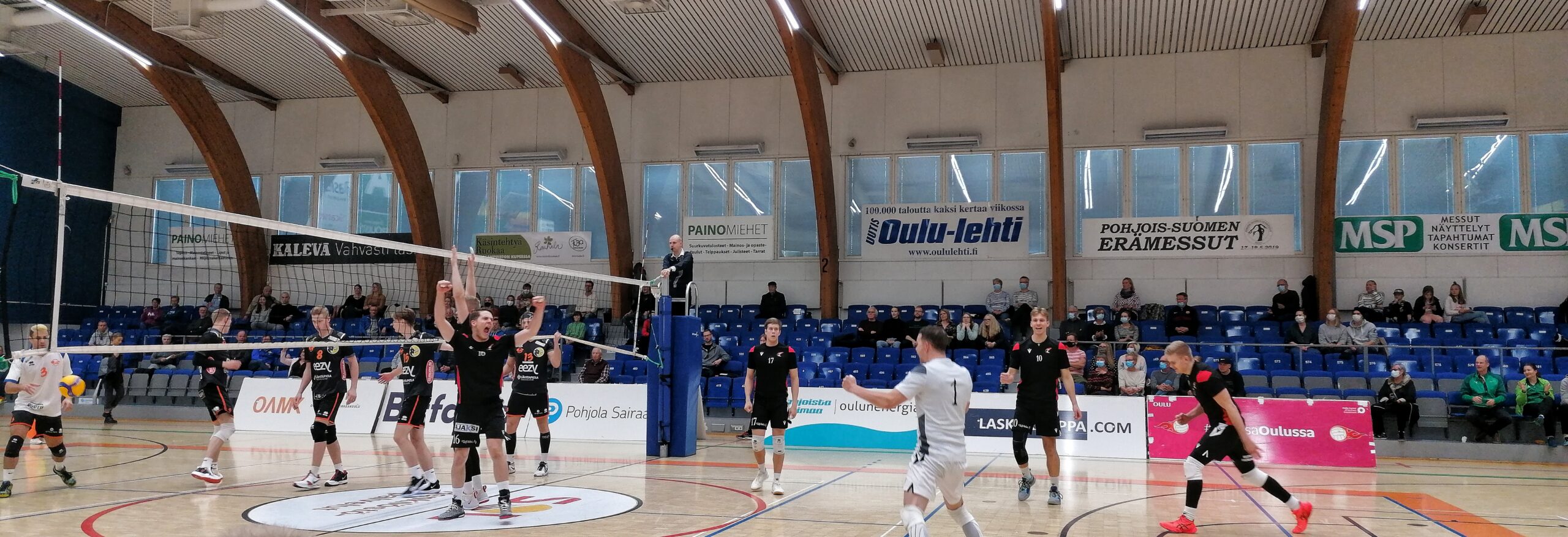 Etta ja Akaa Volley vakuuttivat avauksissaan - Hurrikaani viisieräisen voittoon Vantaalla