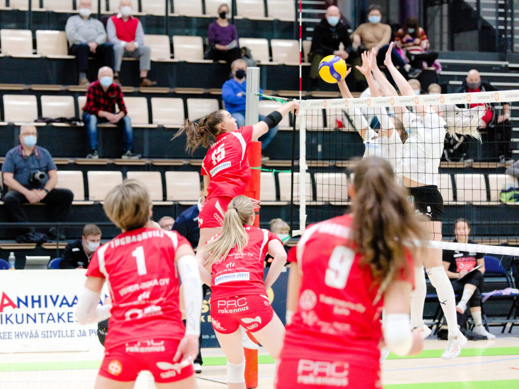 Lentopallokerho haki pisteet Pihtiputaalta - Puijo aseeton Salossa