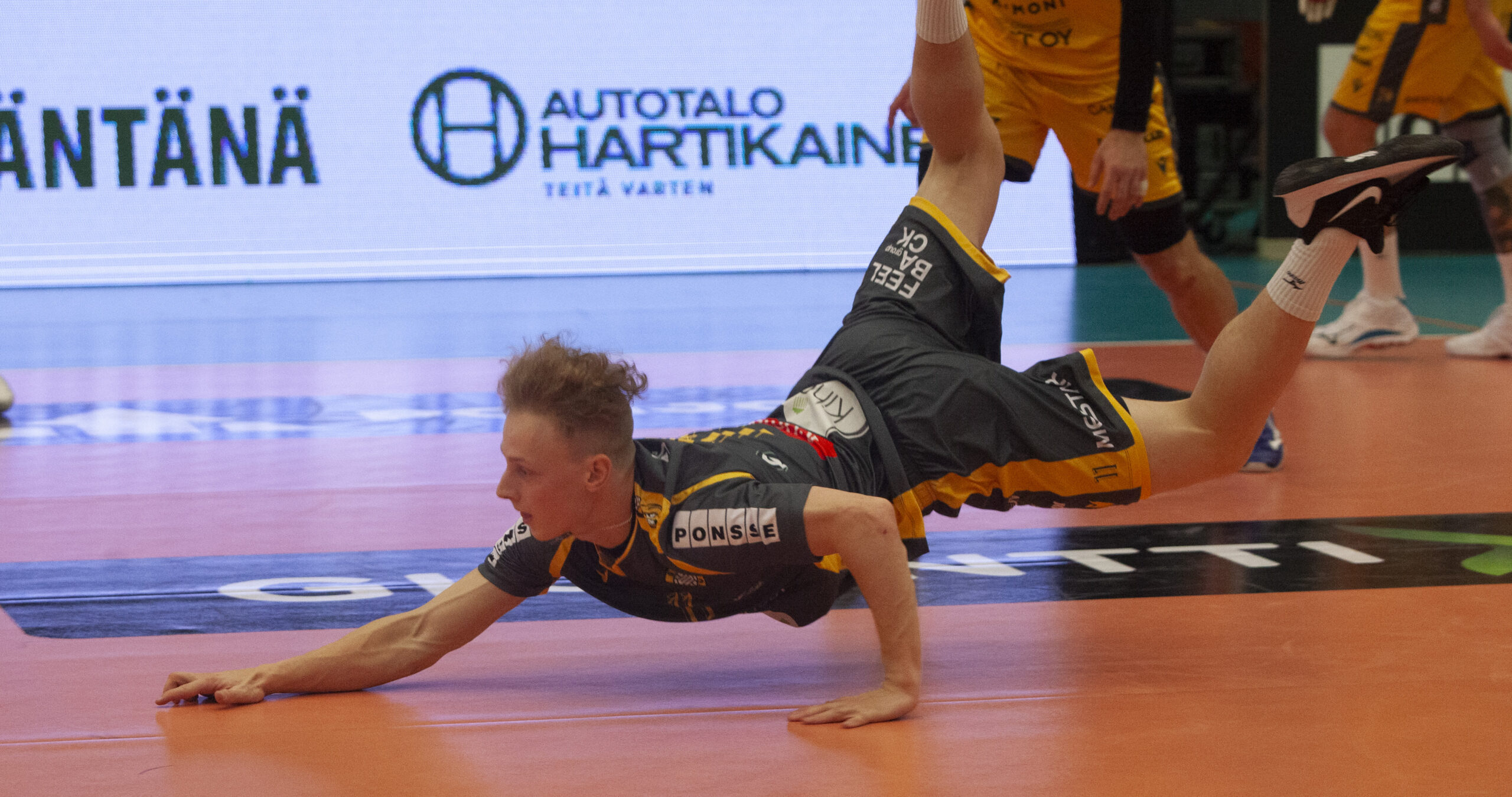 Hurmos avausvoittoon, Savo Volleyn voittoputkelle jatkoa, Tiikerit kova kotonaan ja Ducks haastoi VaLePan