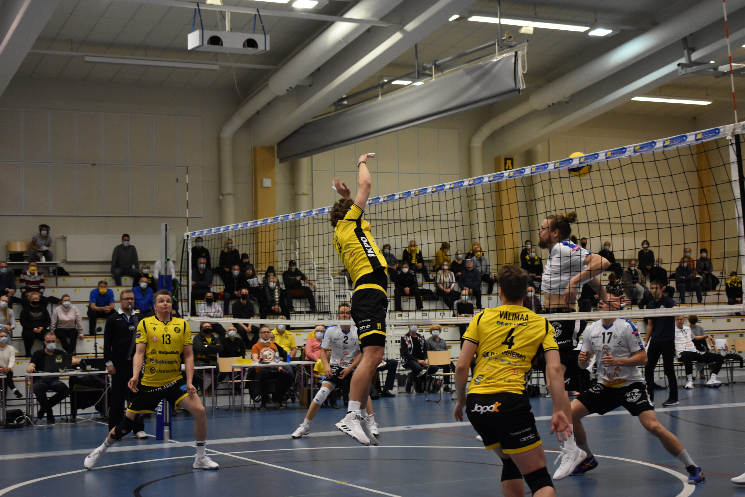 Hurmos avausvoittoon, Savo Volleyn voittoputkelle jatkoa, Tiikerit kova kotonaan ja Ducks haastoi VaLePan