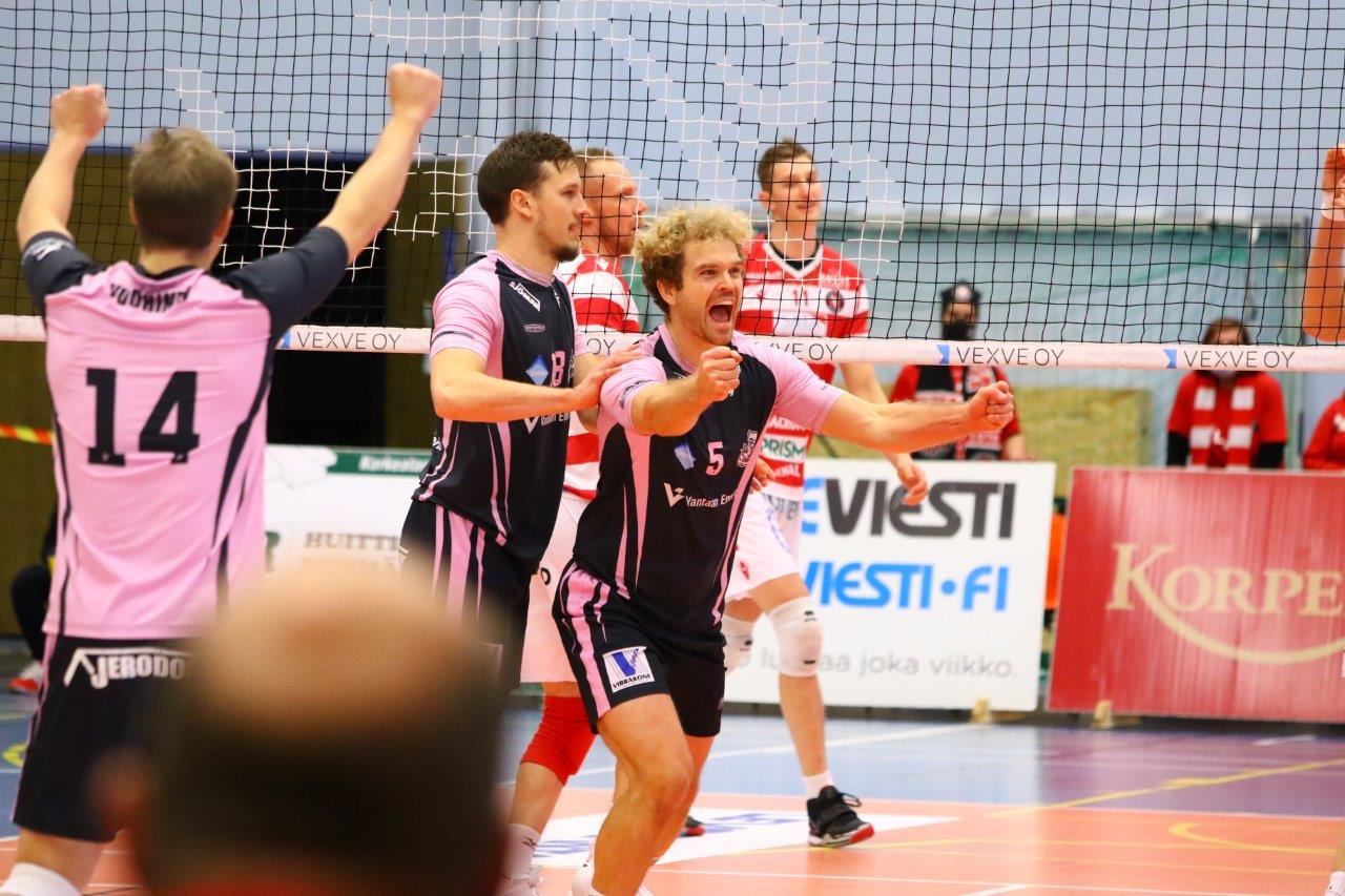 Hurmos avausvoittoon, Savo Volleyn voittoputkelle jatkoa, Tiikerit kova kotonaan ja Ducks haastoi VaLePan