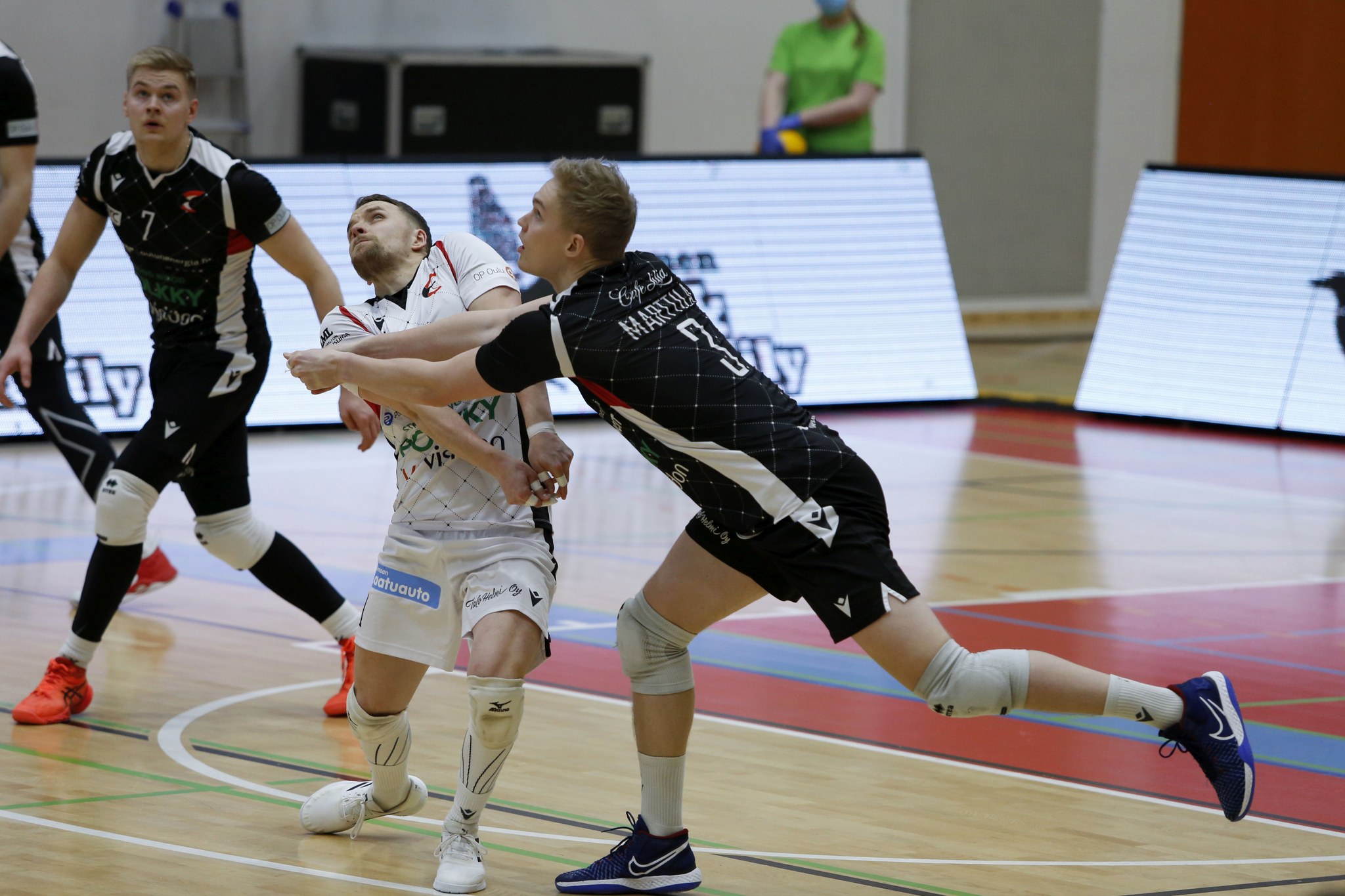 Hurrikaani ja Etta järjestivät 362 hyökkäyksen shown -