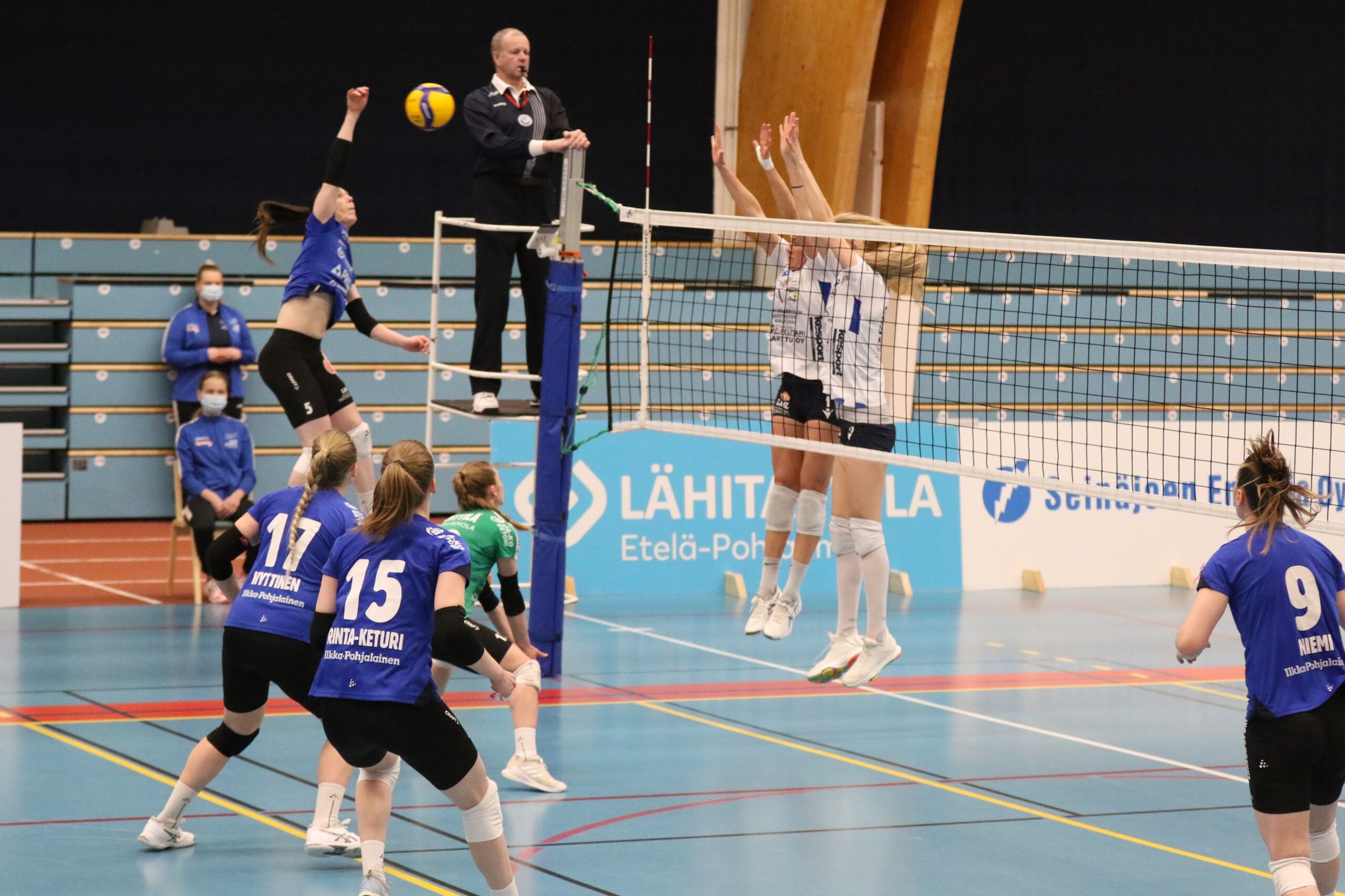 Suosikit täysiin pistesaaliisiin naisten liigasunnuntaina