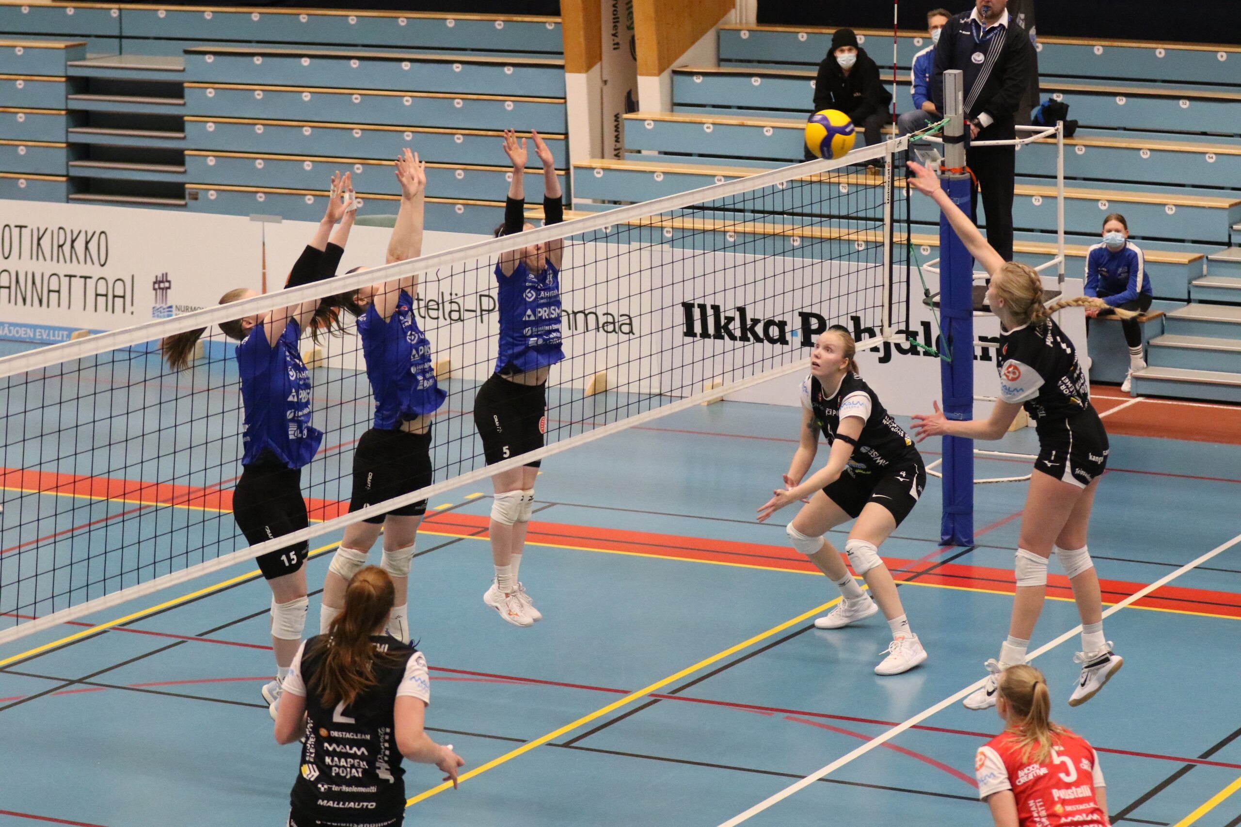 Naisten välieräparit selvisivät ensiyrittämällä