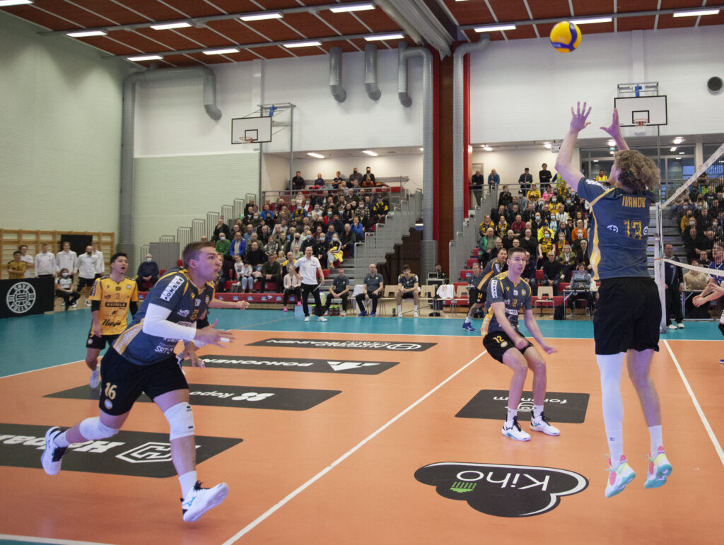 Savo Volley aloitti yllättävän valmiilla pelillä - Akaa nurin selvästi kolmessa