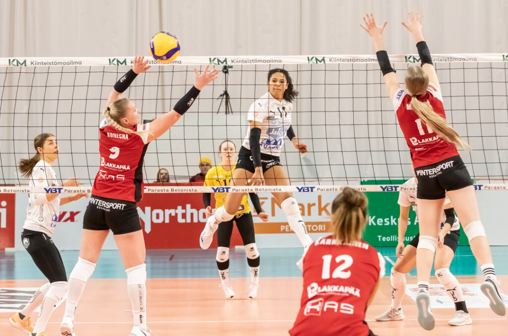 WoVolle kolmas perättäinen voitto - JymyVolley vahvempi Helsingissä
