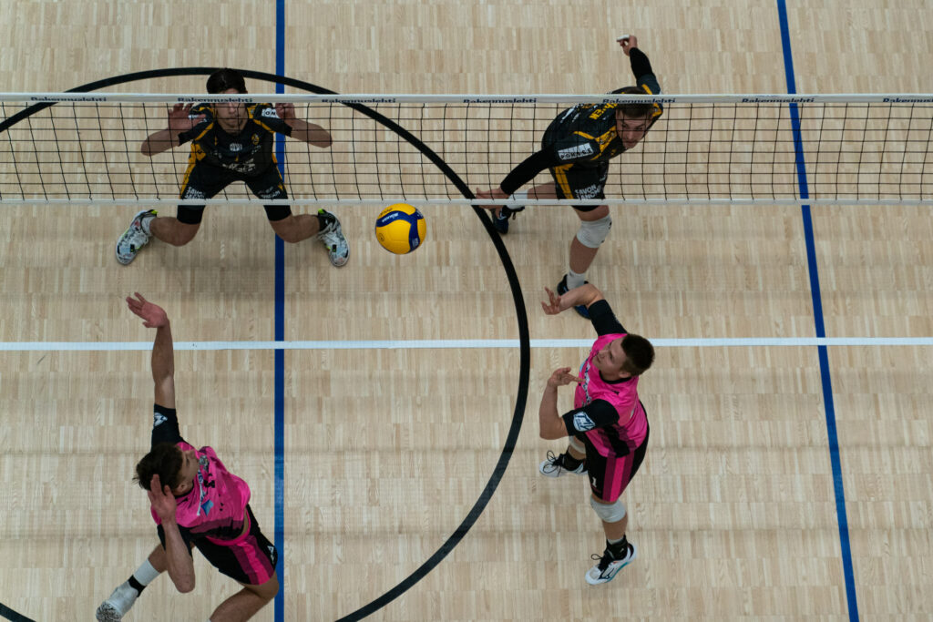 Savo Volley, Hurmos ja Tiikerit keskiviikon vierasvoittoihin