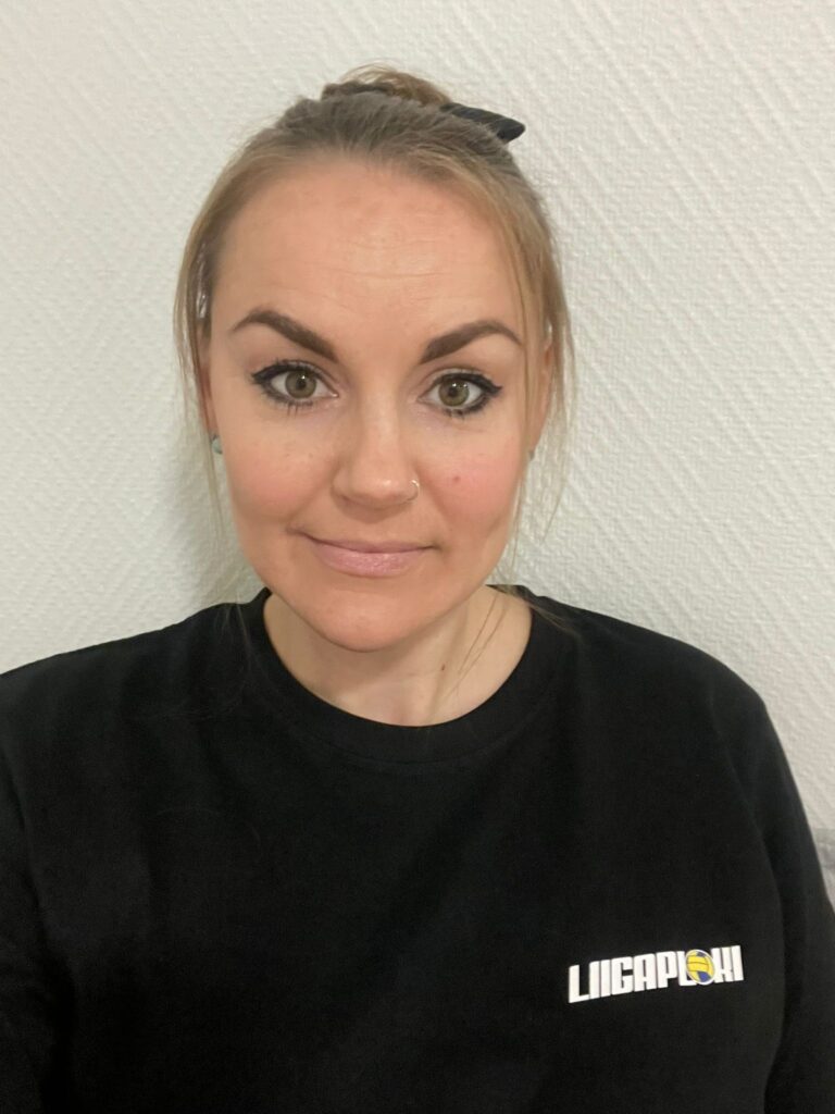 Elina Salomäki LiigaPlokin päävalmentajaksi