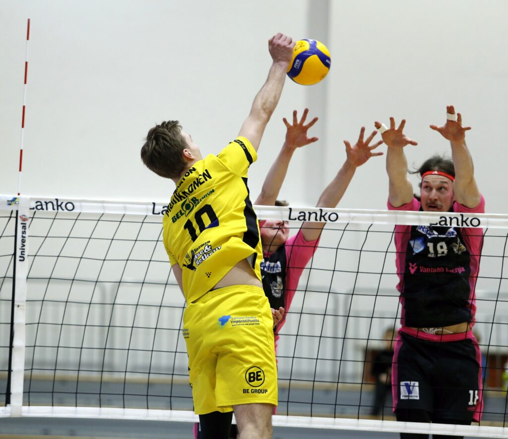 Hurrikaani kova kotonaan - Akaa-Volley ja VaLePa "yskien" vierasvoittoihin