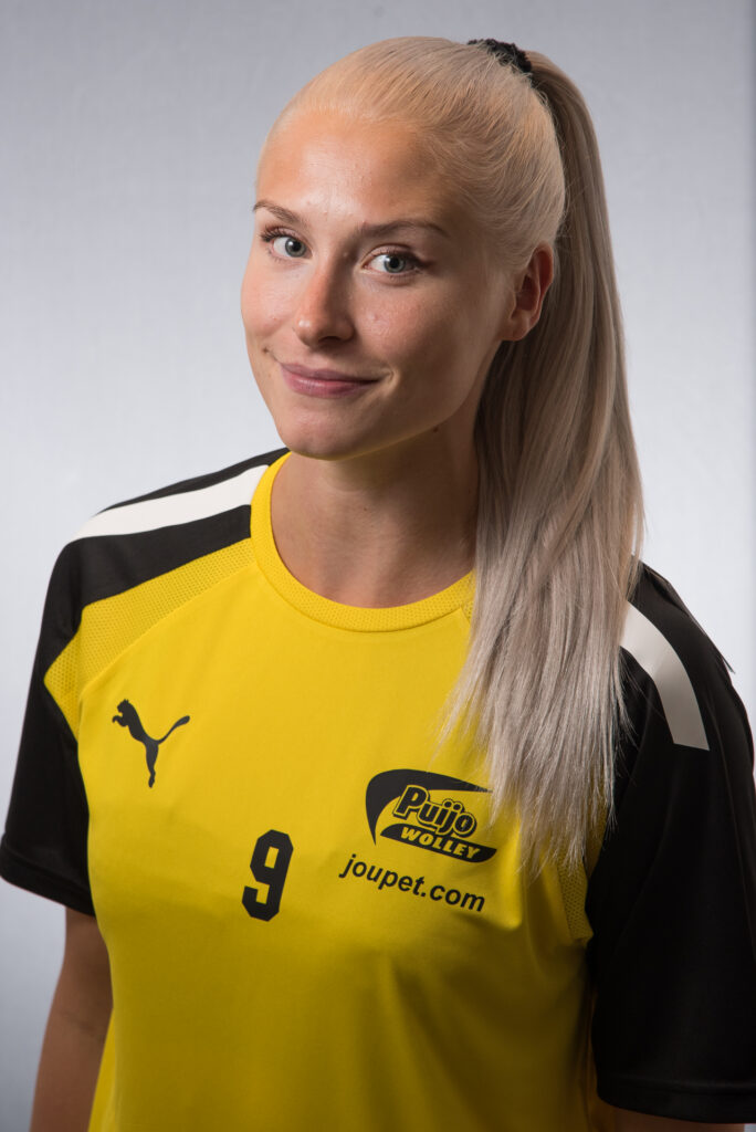 Eveliina Smolander siirtyy ulkomaan kentille