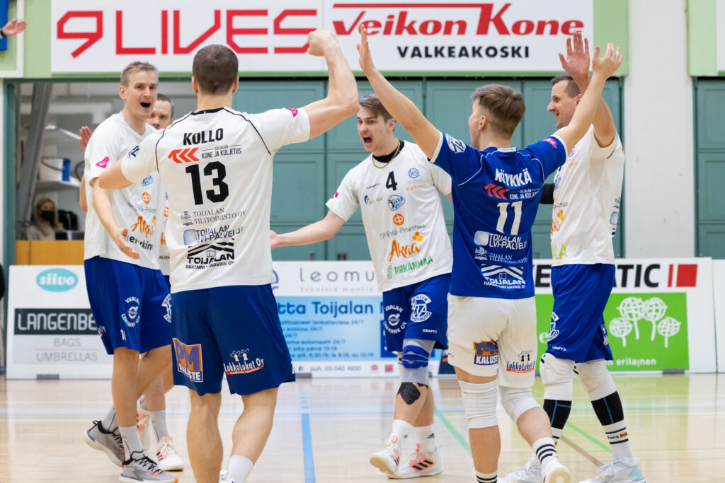 Akaa-Volley ensimmäistä kertaa välieriin - välieräparit selvillä