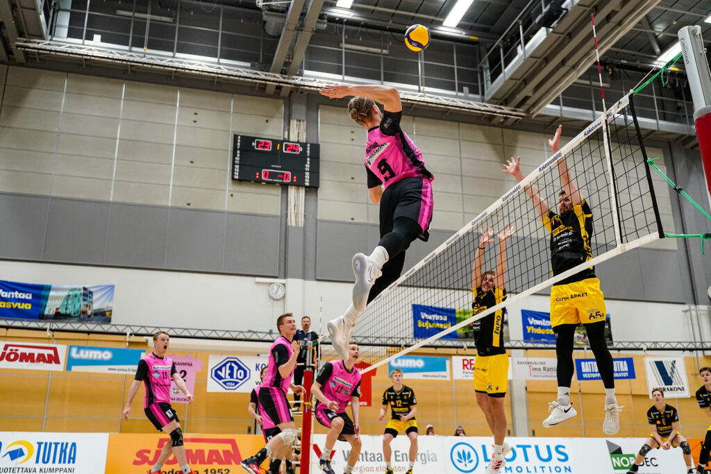 Loimu pudotti voitollaan VaLePan kärkipaikalta - Savo Volley ja Tiikerit myös voittoihin