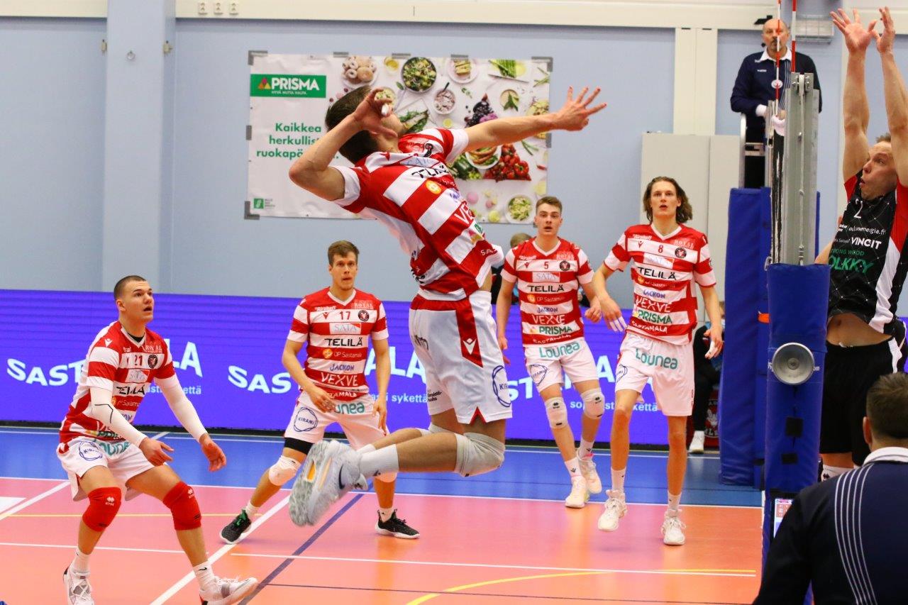 VaLePa uudella kokoonpanolla niukkaan voittoon - Lakkapää voitti vajaamiehisen TUTO Volley