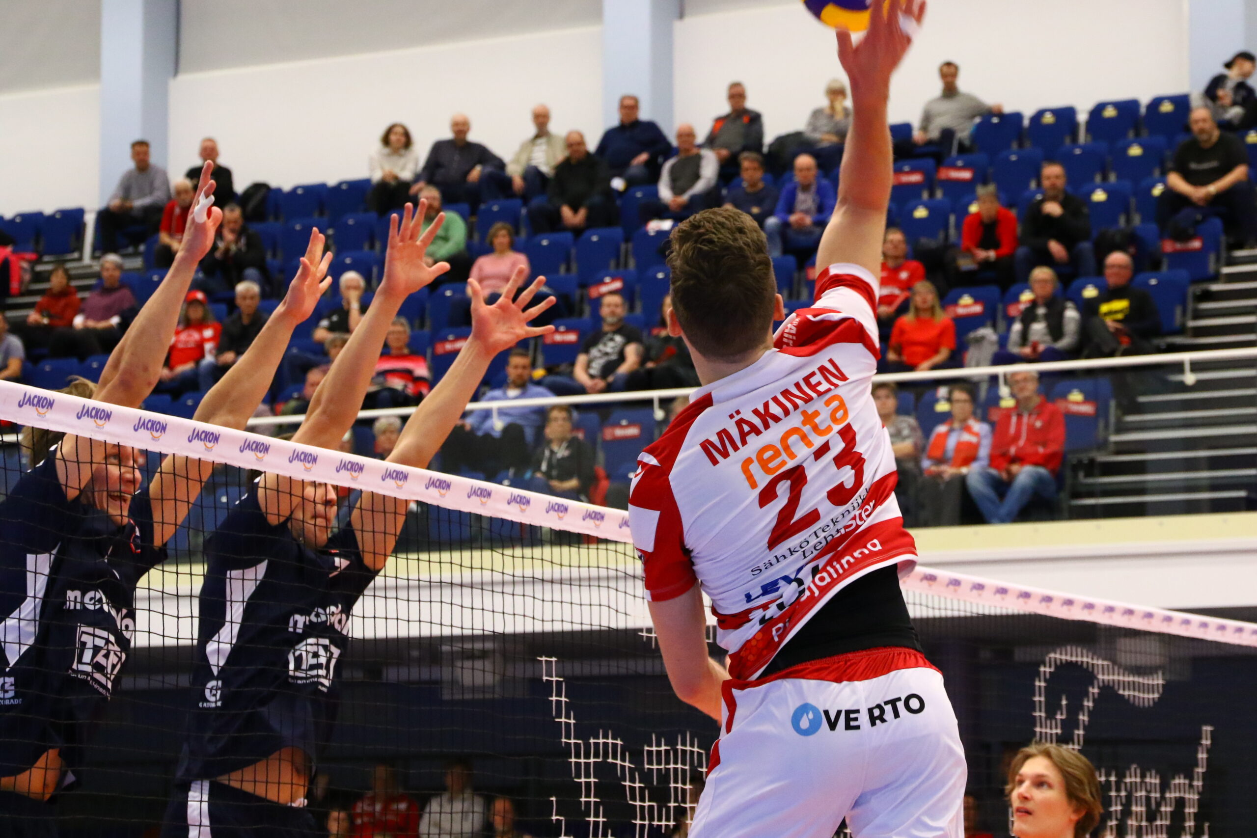 Pukkipaitojen puolustuspeli tylsytti TUTO Volleyn hyökkäykset