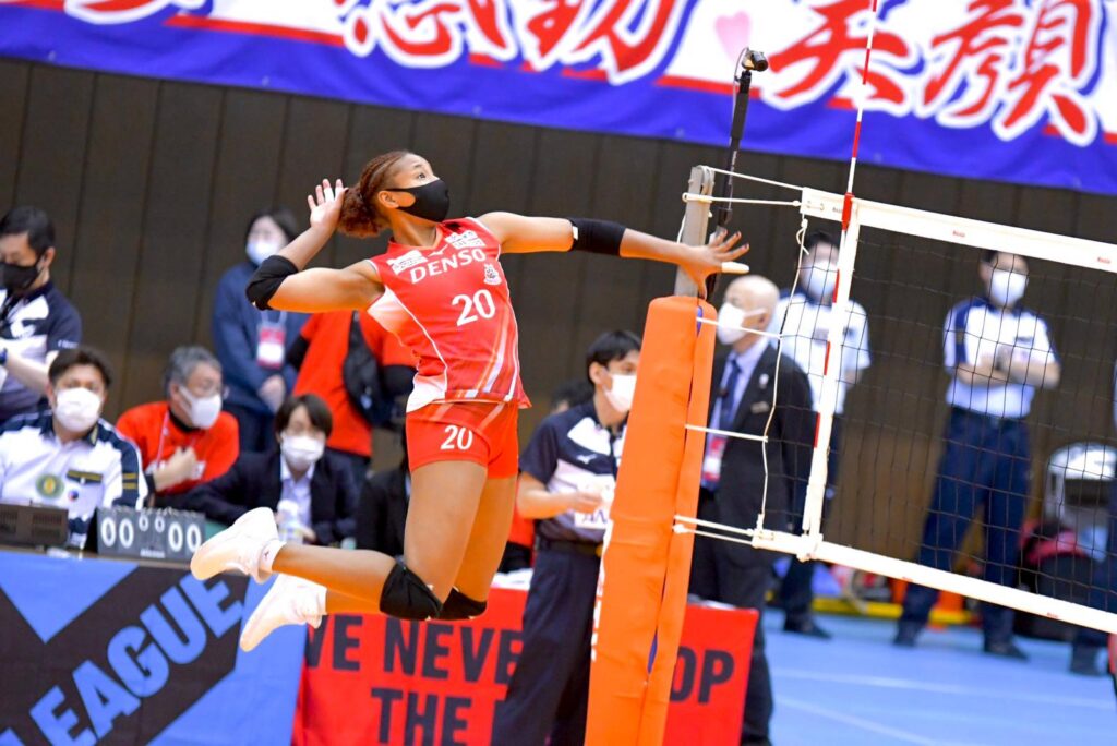 Japanilainen Reina Tokoku Puijon hakkuriksi