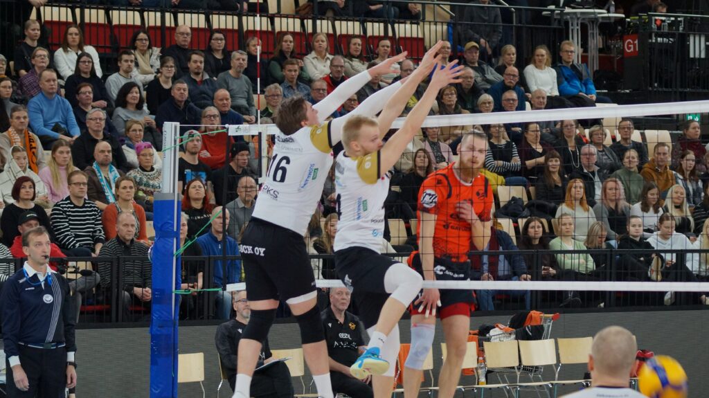VaLePa jyräsi Akaa-Volleyn - Loimu voittoon 1550 katsojan edessä Joensuussa