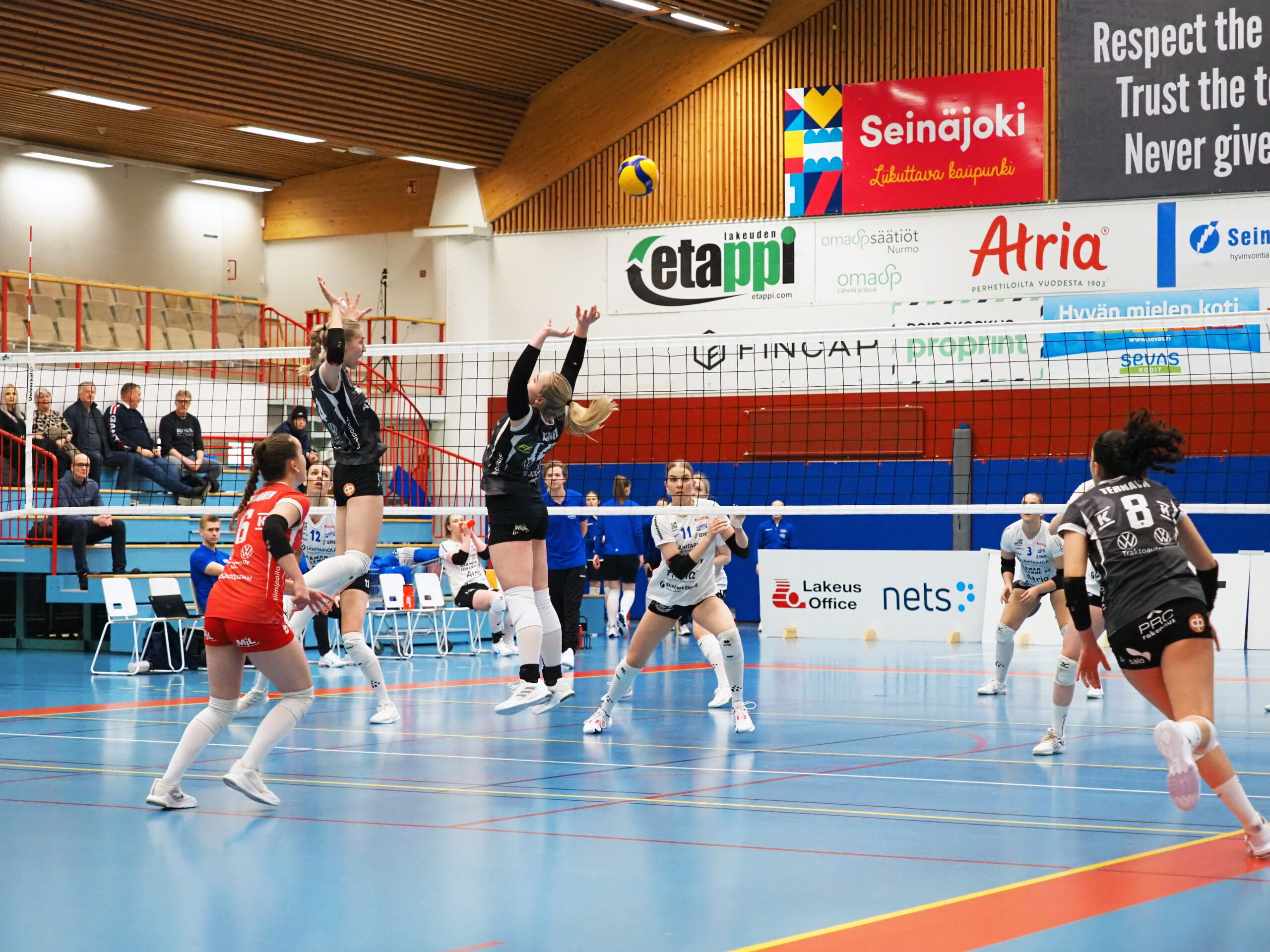 LP Viesti hyökkäsi JymyVolleyn kumoon - Boomin loukkaantuminen varjona