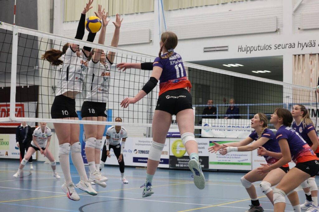 Pölkky ja LP Kangasala hoitelivat vierasvoitot - LiigaPlokille neljäs perättäinen voitto kotikentältä