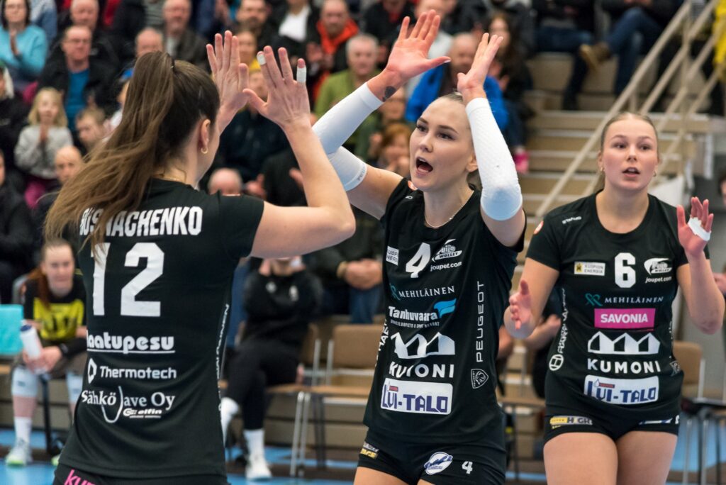 Puijo Wolley piti pintansa tiukassa kohtaamisessa Arctic Volleyn kanssa