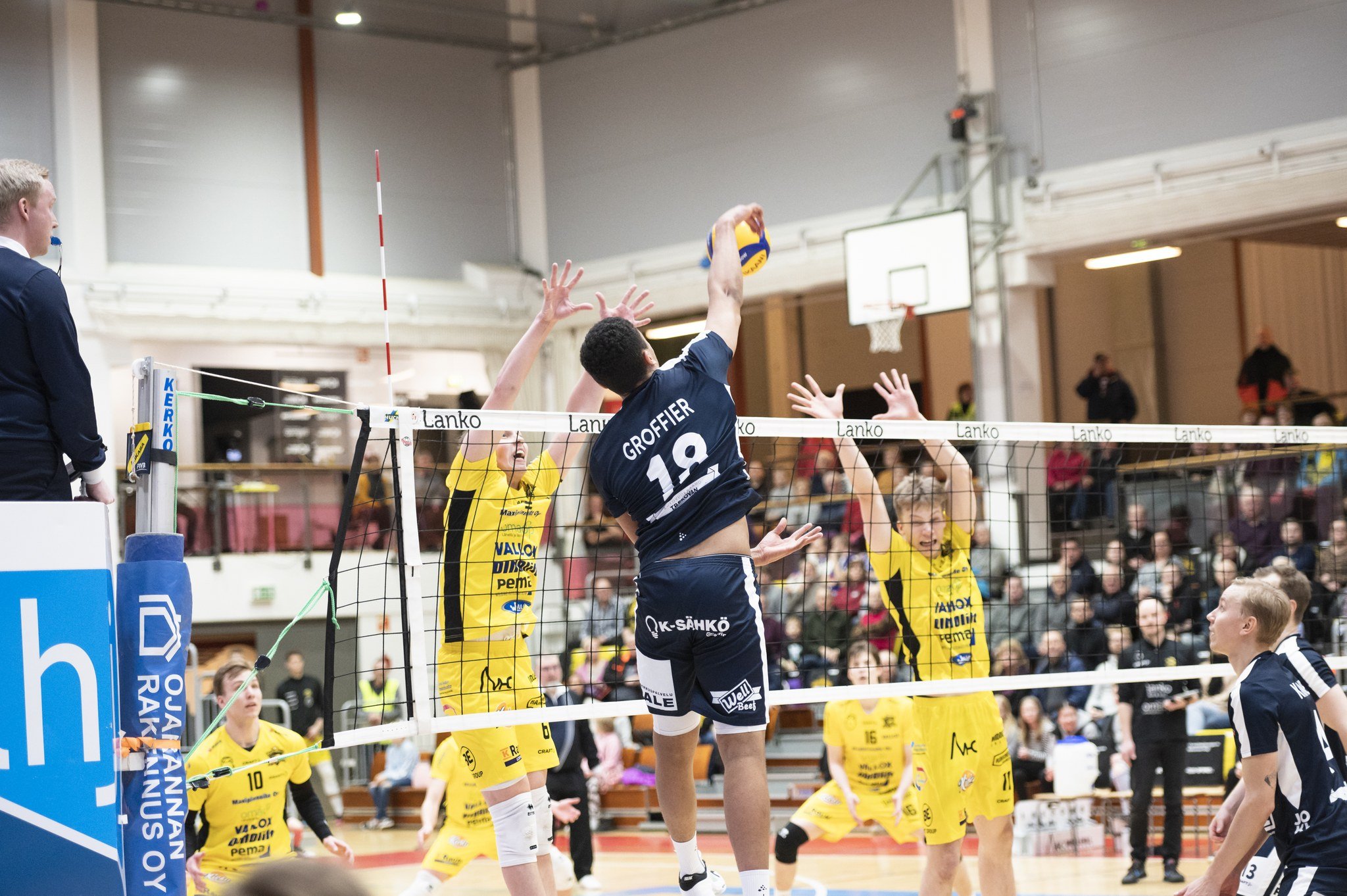 VaLePa jyräsi Akaa-Volleyn - Loimu voittoon 1550 katsojan edessä Joensuussa