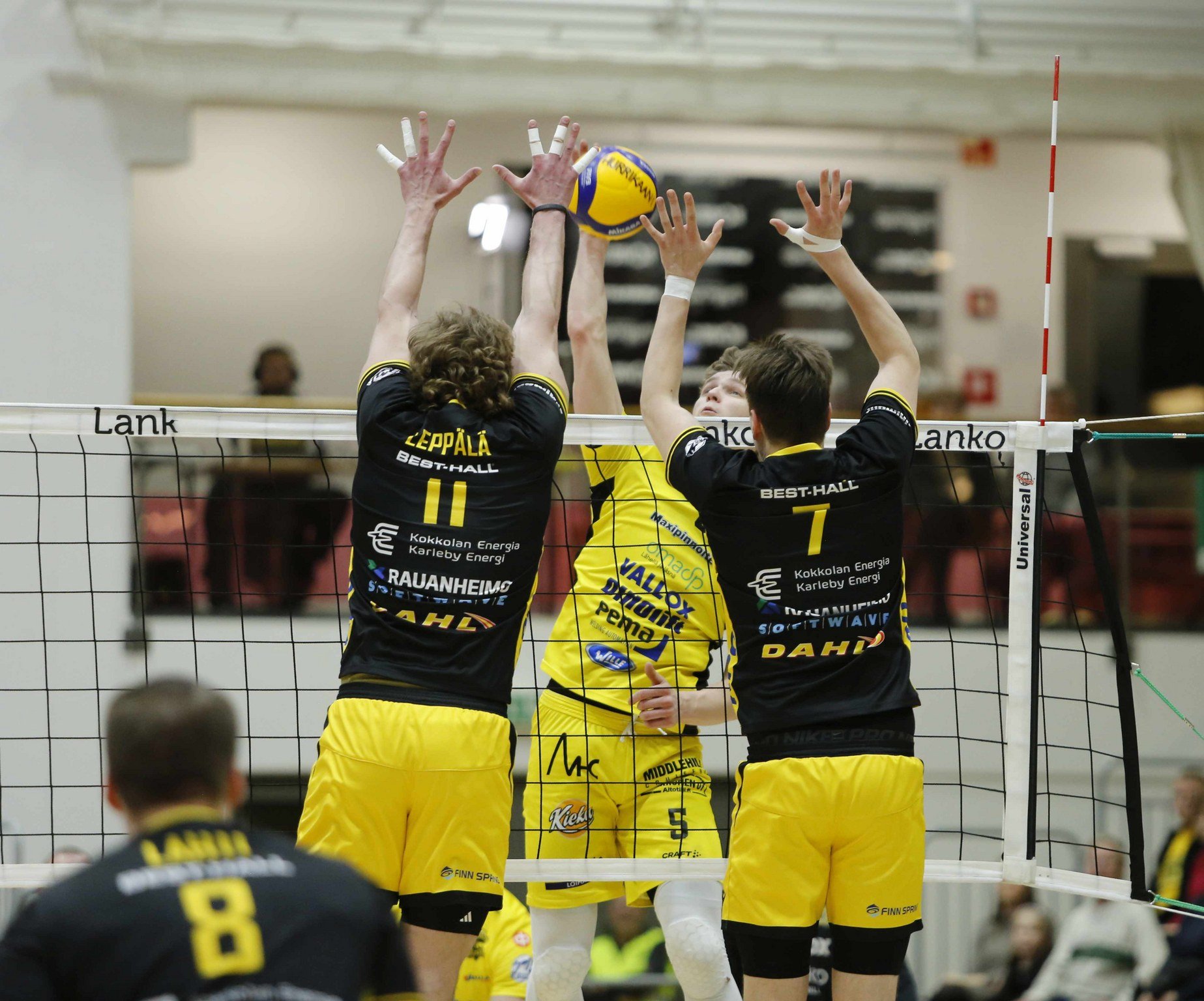 TUTO Volley tarrasi pudotuspelipaikkaan - KyKy-Betset karsii liigapaikastaan